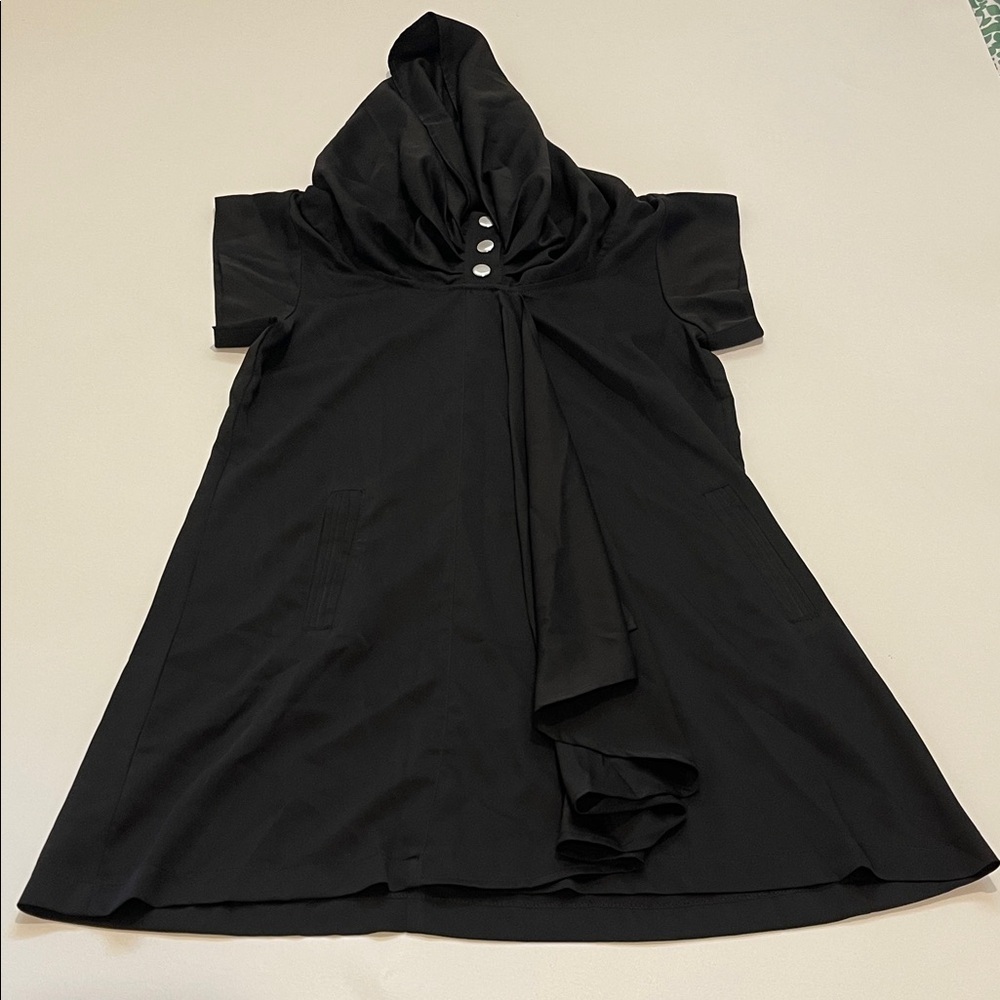 Gracia Chic Black Top with Hood